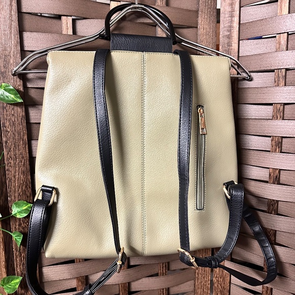 Backpack - Picture 2 of 13